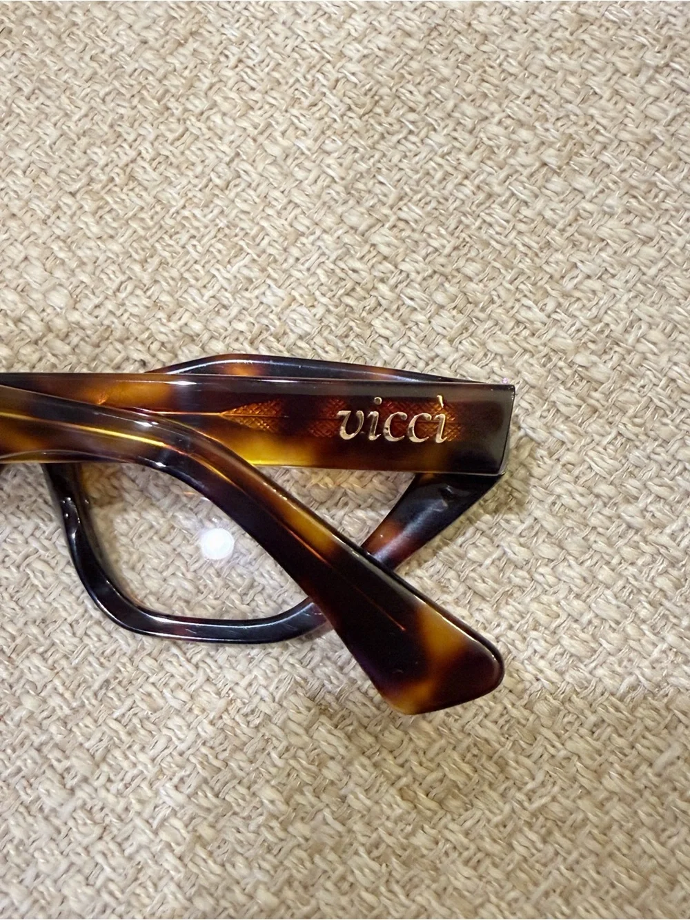 VICCI stylish tortoiseshell